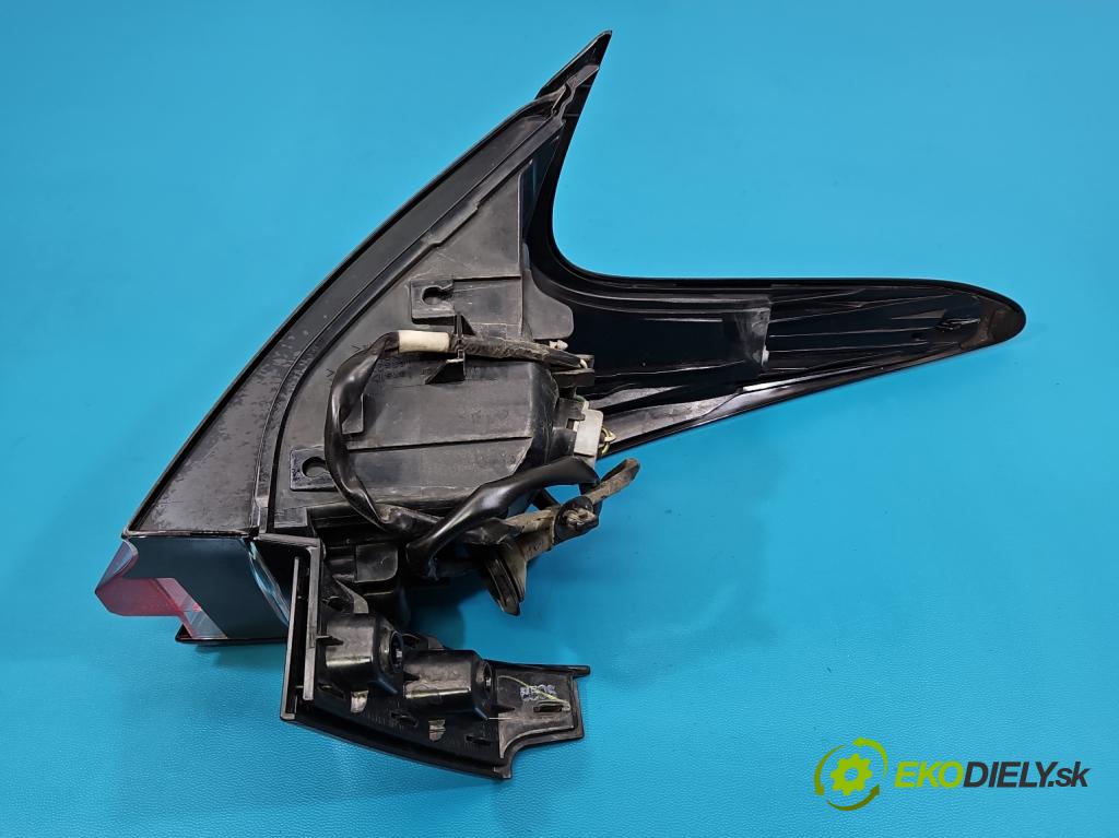 Lexus NX I 2014-2021 2.5 16V 155 HP automatic 114 kW 2494 cm3 5- svetlo / reflektor zadné pravé  (Kľučka dverí ostatné)