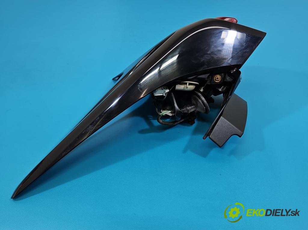 Lexus NX I 2014-2021 2.5 16V 155 HP automatic 114 kW 2494 cm3 5- svetlo / reflektor zadné pravé  (Kľučka dverí ostatné)