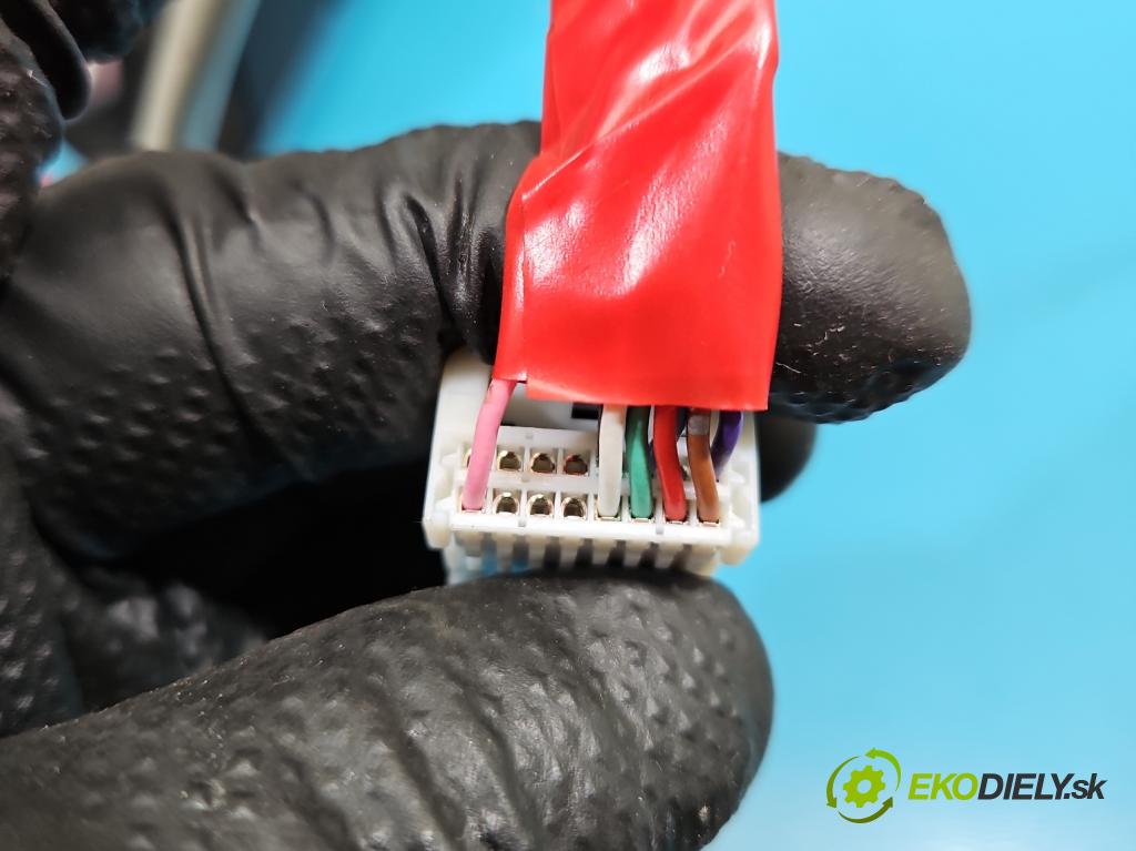 Lexus NX I 2014-2021 2.5 16V 155 HP automatic 114 kW 2494 cm3 5- zrkadlo ľavé  (Kľučka dverí ostatné)