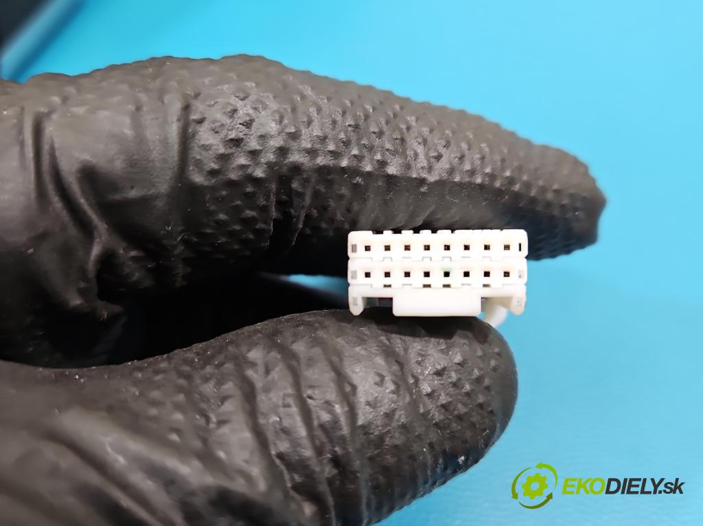 Lexus NX I 2014-2021 2.5 16V 155 HP automatic 114 kW 2494 cm3 5- zrkadlo ľavé  (Kľučka dverí ostatné)