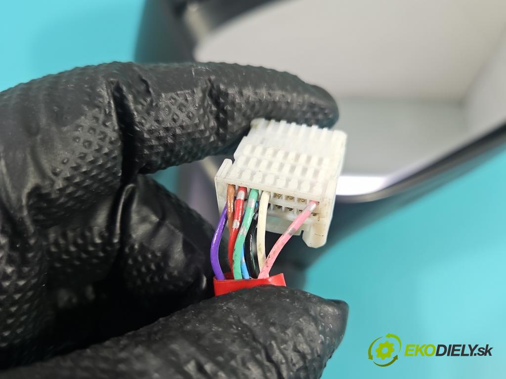 Lexus NX I 2014-2021 2.5 16V 155 HP automatic 114 kW 2494 cm3 5- zrkadlo pravé  (Kľučka dverí ostatné)