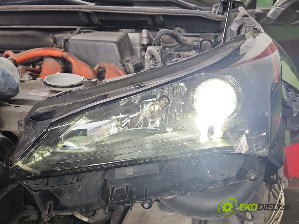 Lexus NX I 2014-2021 2.5 16V 155 HP automatic 114 kW 2494 cm3 5- Reflektor: ľavý  (Kľučka dverí ostatné)