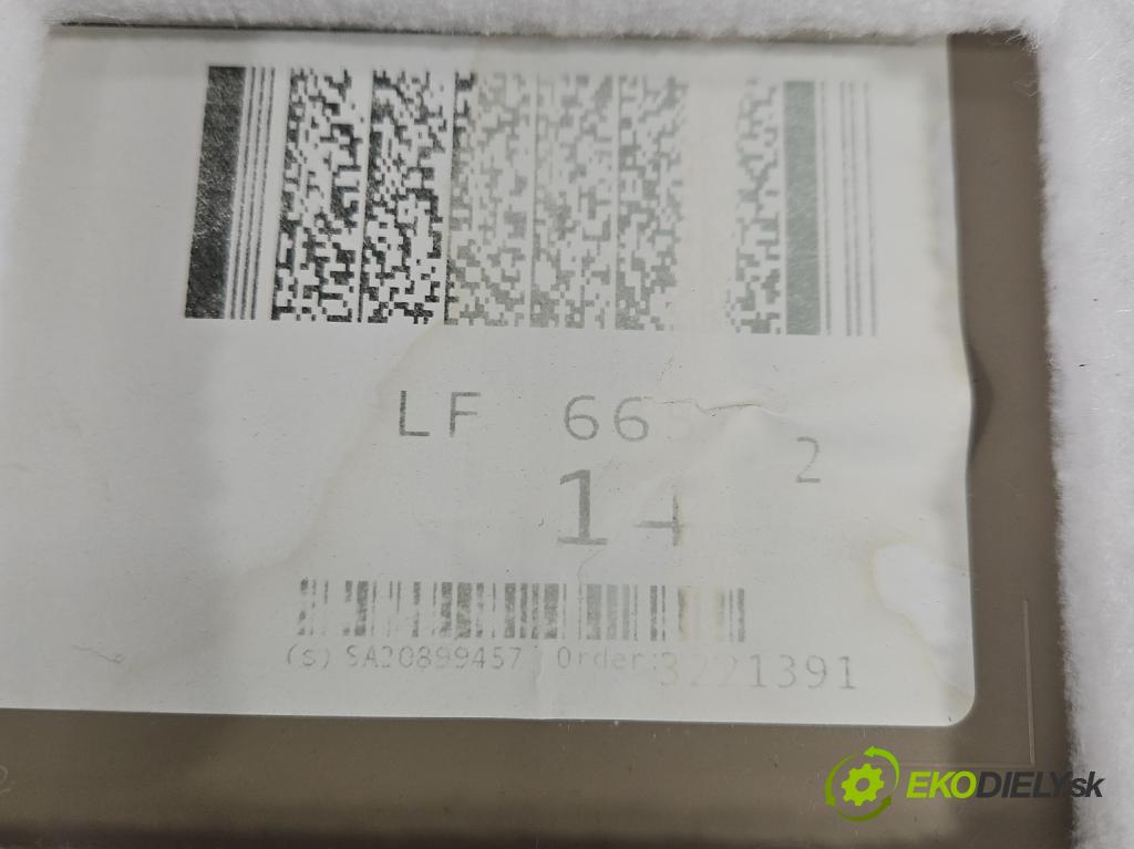 Mercedes GL II X166 2012-2015 4.7 V8 278928 340KM automatic 250 kW 4663 cm3 5- Tapacír: dveře přední levé