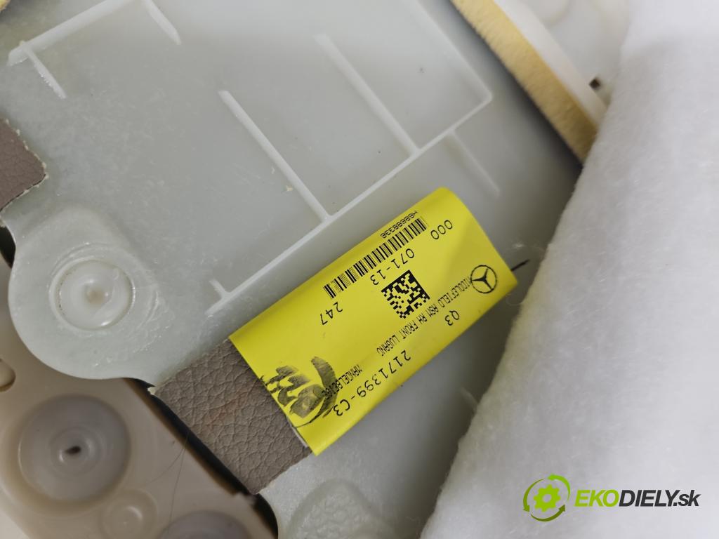 Mercedes GL II X166 2012-2015 4.7 V8 278928 340KM: automatic 250 kW 4663 cm3 5- Čalounictví: dvere predné pravé