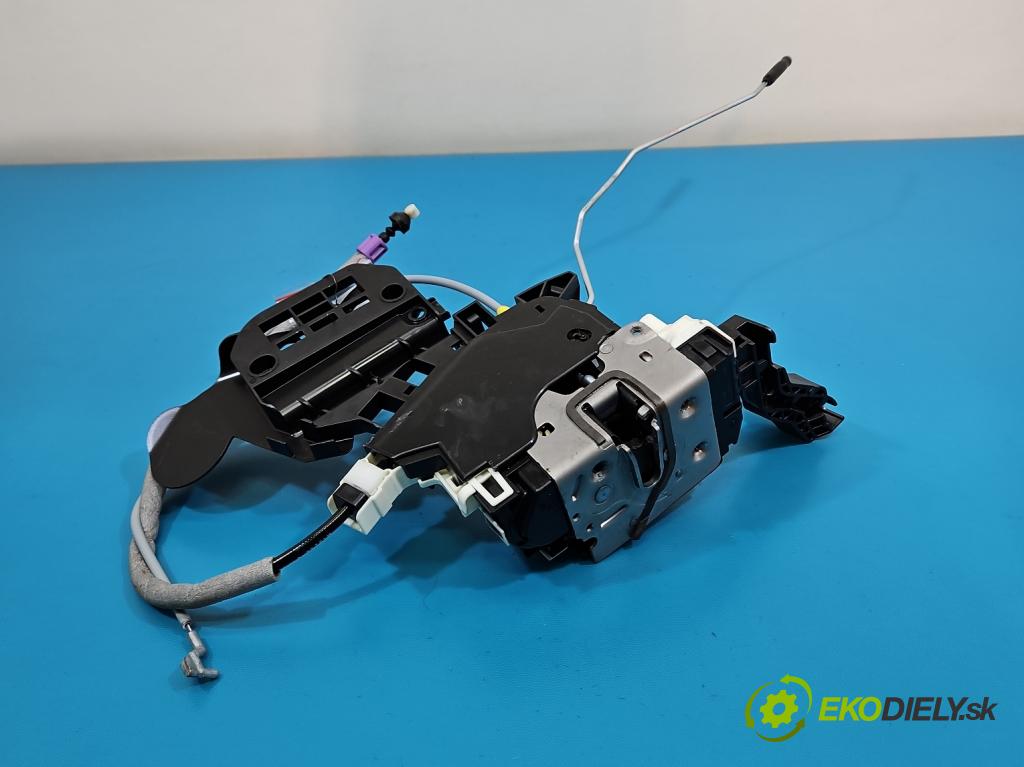 Mercedes GL II X166 2012-2015 4.7 V8 278928 340KM: automatic 250 kW 4663 cm3 5- zámok predné pravý A1667200435