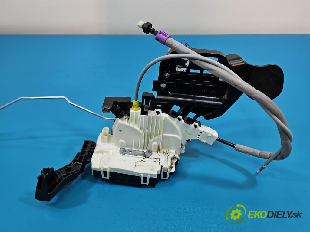 Mercedes GL II X166 2012-2015 4.7 V8 278928 340KM: automatic 250 kW 4663 cm3 5- zámok predné pravý A1667200435