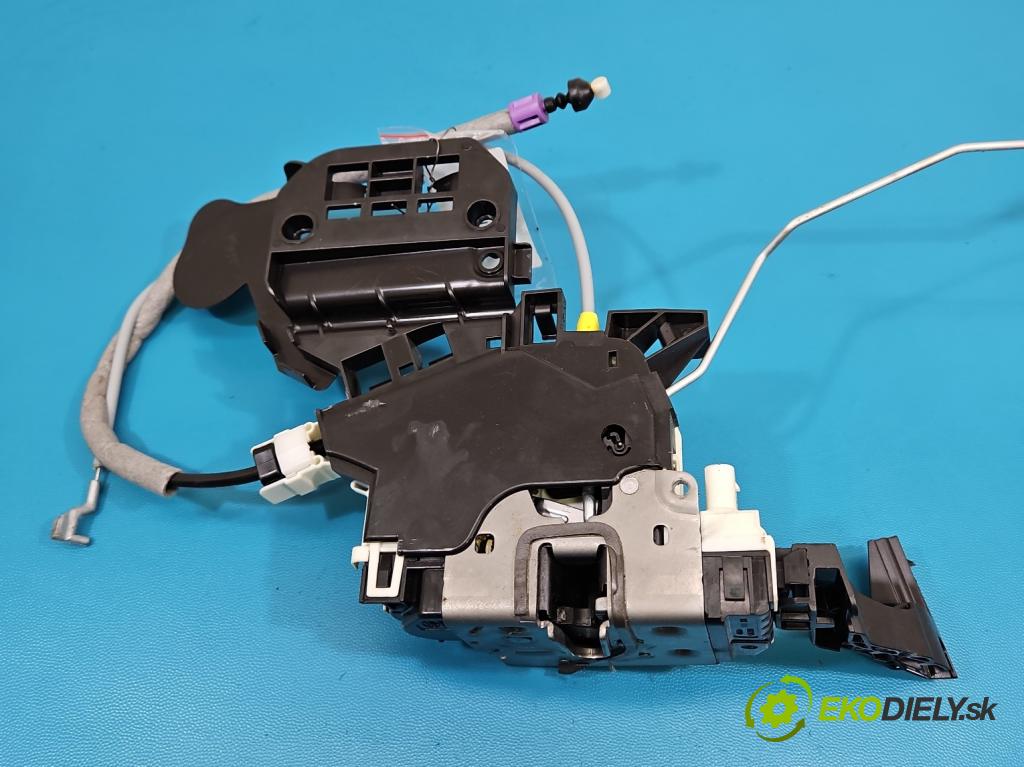 Mercedes GL II X166 2012-2015 4.7 V8 278928 340KM: automatic 250 kW 4663 cm3 5- zámok predné pravý A1667200435