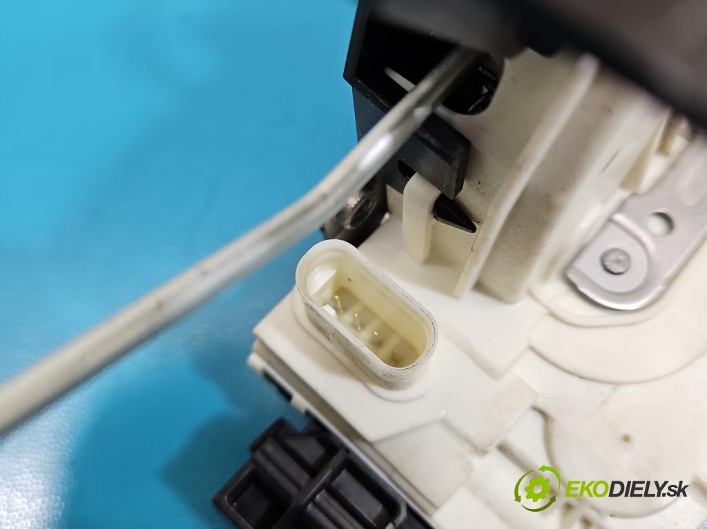 Mercedes GL II X166 2012-2015 4.7 V8 278928 340KM: automatic 250 kW 4663 cm3 5- zámok predné pravý A1667200435