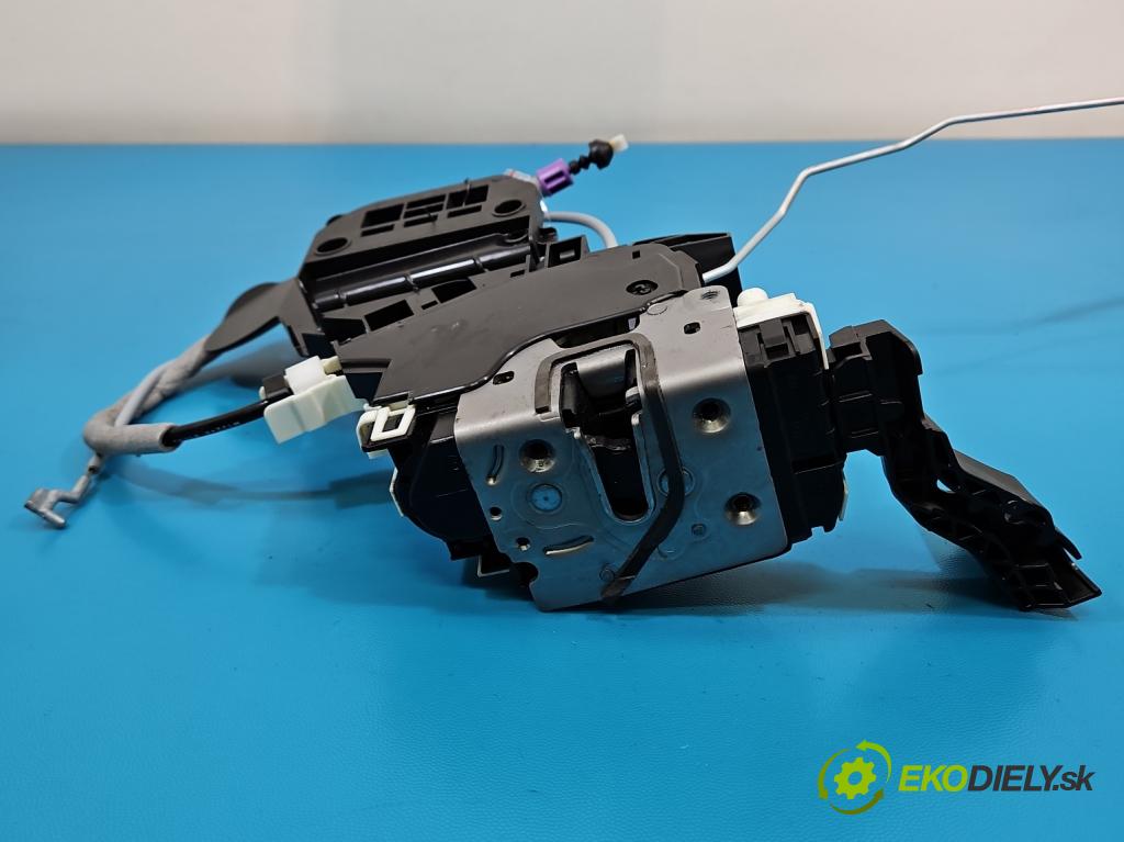 Mercedes GL II X166 2012-2015 4.7 V8 278928 340KM: automatic 250 kW 4663 cm3 5- zámok predné pravý A1667200435