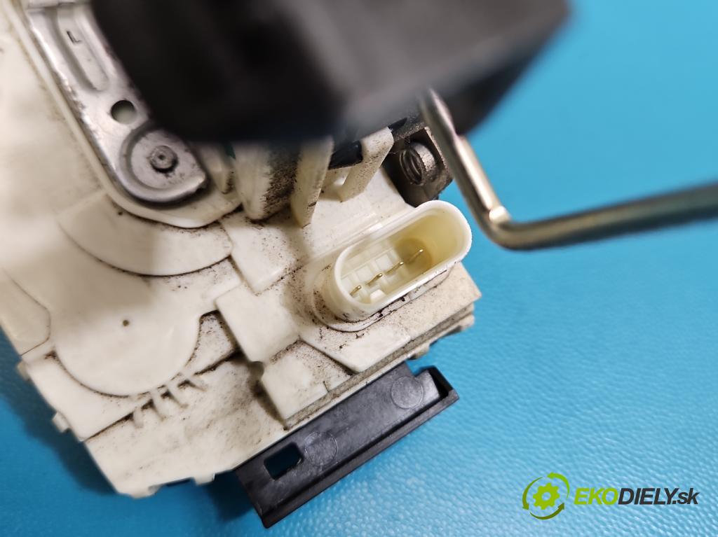 Mercedes GL II X166 2012-2015 4.7 V8 278928 340KM: automatic 250 kW 4663 cm3 5- zámok zadné ľavý A2047302935