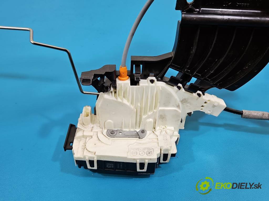 Mercedes GL II X166 2012-2015 4.7 V8 278928 340KM: automatic 250 kW 4663 cm3 5- zámok zadné pravý A2047303035