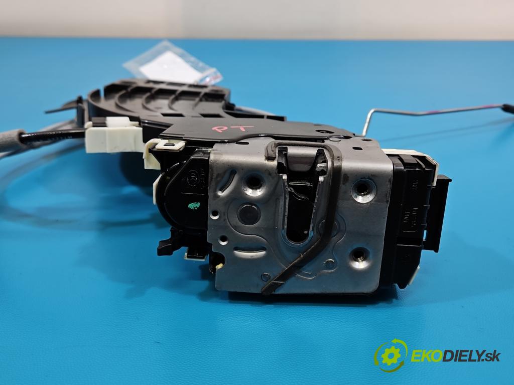 Mercedes GL II X166 2012-2015 4.7 V8 278928 340KM: automatic 250 kW 4663 cm3 5- zámok zadné pravý A2047303035