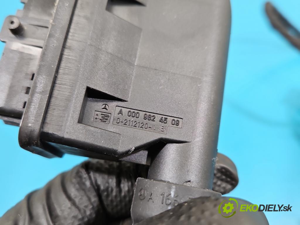 Mercedes GL II X166 2012-2015 4.7 V8 278928 340KM: automatic 250 kW 4663 cm3 5- Zväzok: dvere predné vľavo: A0009824509