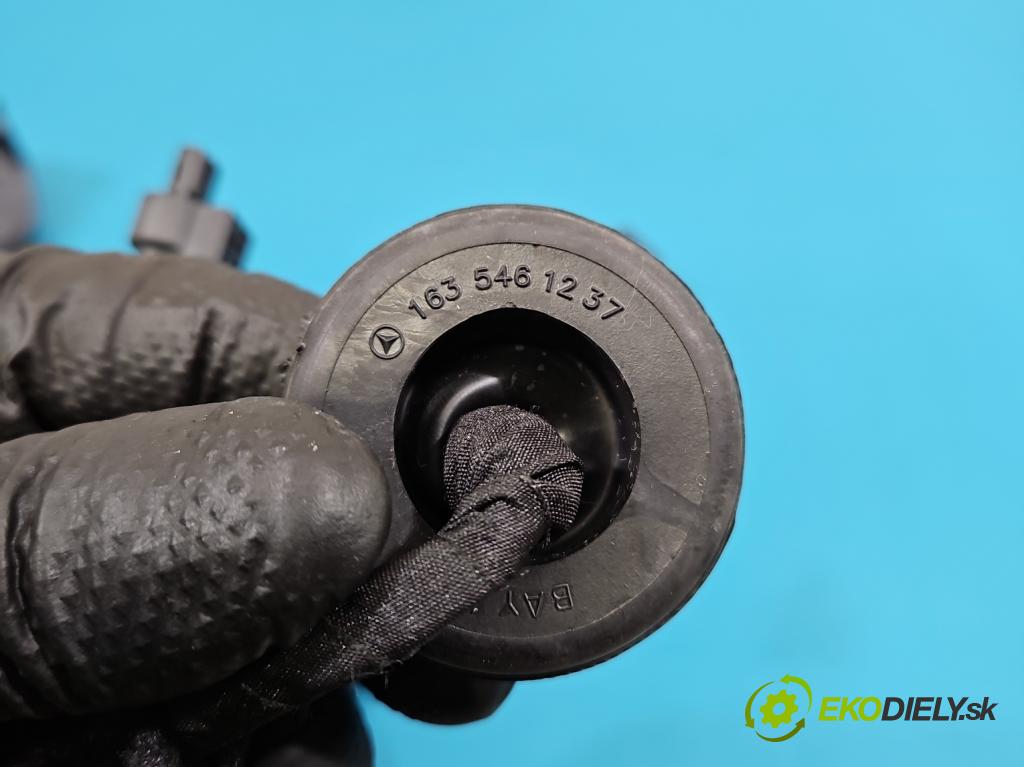 Mercedes GL II X166 2012-2015 4.7 V8 278928 340KM: automatic 250 kW 4663 cm3 5- Zväzok: dvere predné vľavo: A0009824509