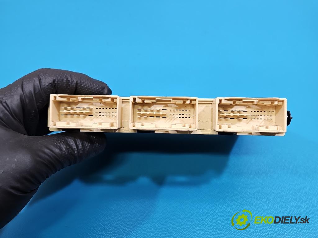 Mercedes GL II X166 2012-2015 4.7 V8 278928 340KM: automatic 250 kW 4663 cm3 5- riadiaca jednotka ostatné A1668200926