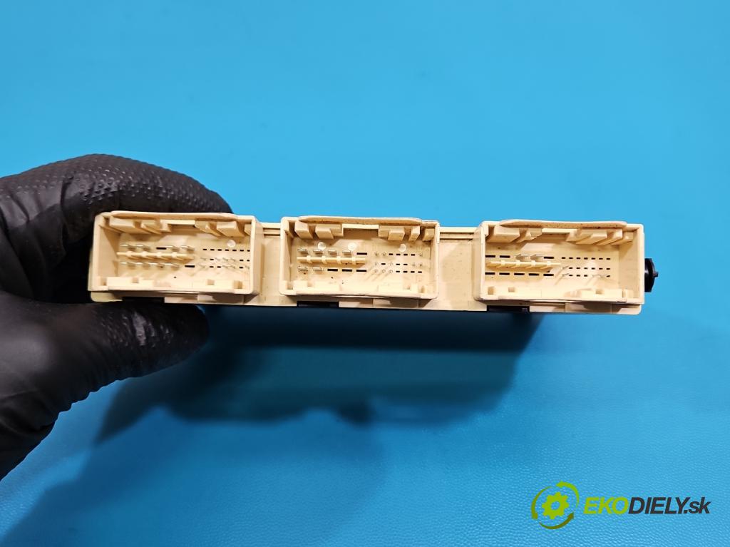 Mercedes GL II X166 2012-2015 4.7 V8 278928 340KM: automatic 250 kW 4663 cm3 5- riadiaca jednotka ostatné A1668201026