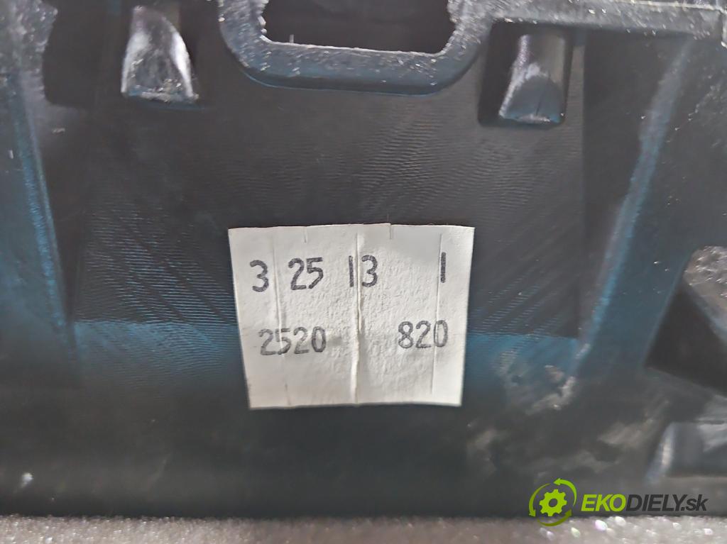 Mercedes GL II X166 2012-2015 4.7 V8 278928 340KM: automatic 250 kW 4663 cm3 5- operadlo A1666800819 (Lakťová opierka)