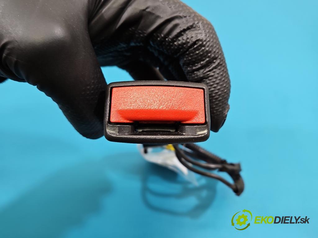 Mercedes GL II X166 2012-2015 4.7 V8 278928 340KM: automatic 250 kW 4663 cm3 5- pas bezpečnosť: predné pravý A1668600169