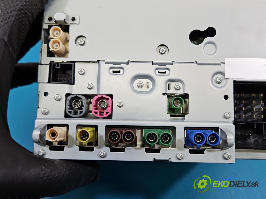 Mercedes GL II X166 2012-2015 4.7 V8 278928 340KM: automatic 250 kW 4663 cm3 5- Radio originál A1669000109