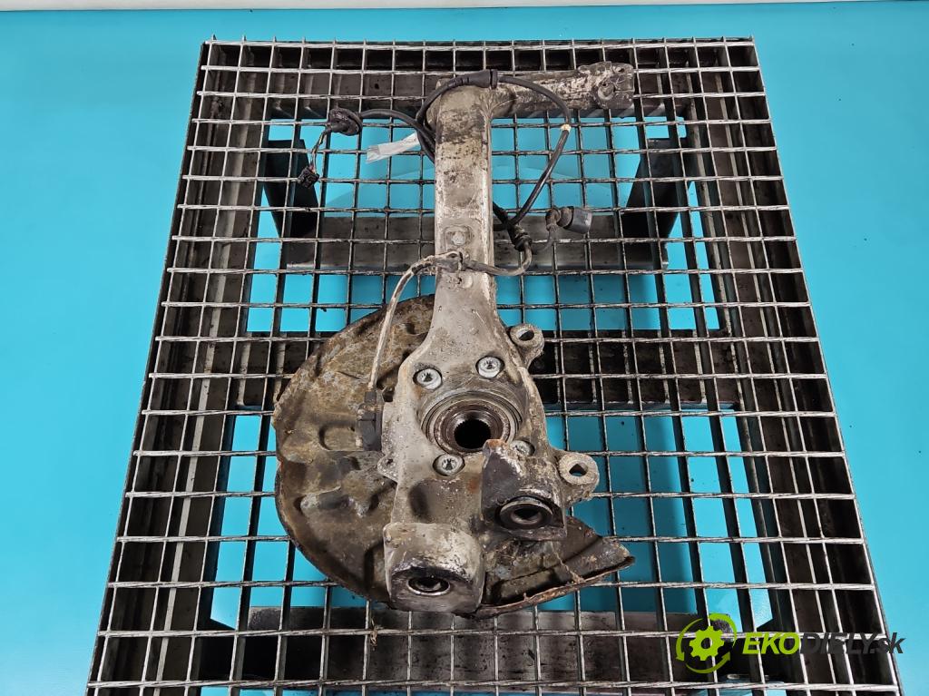 Audi A4 B6 2000-2004 2.5 tdi BFC 163 HP manual 120 kW 2496 cm3 5- náboj pravé  (Náboj kolesa)