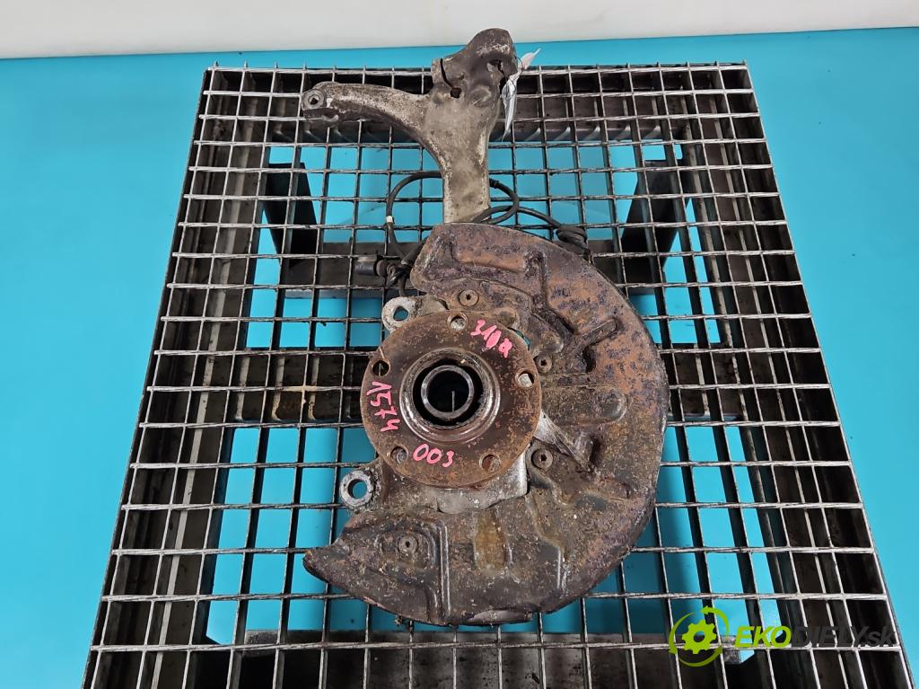 Audi A4 B6 2000-2004 2.5 tdi BFC 163 hp manual 120 kW 2496 cm3 5- náboj pravé  (Náboj kola)