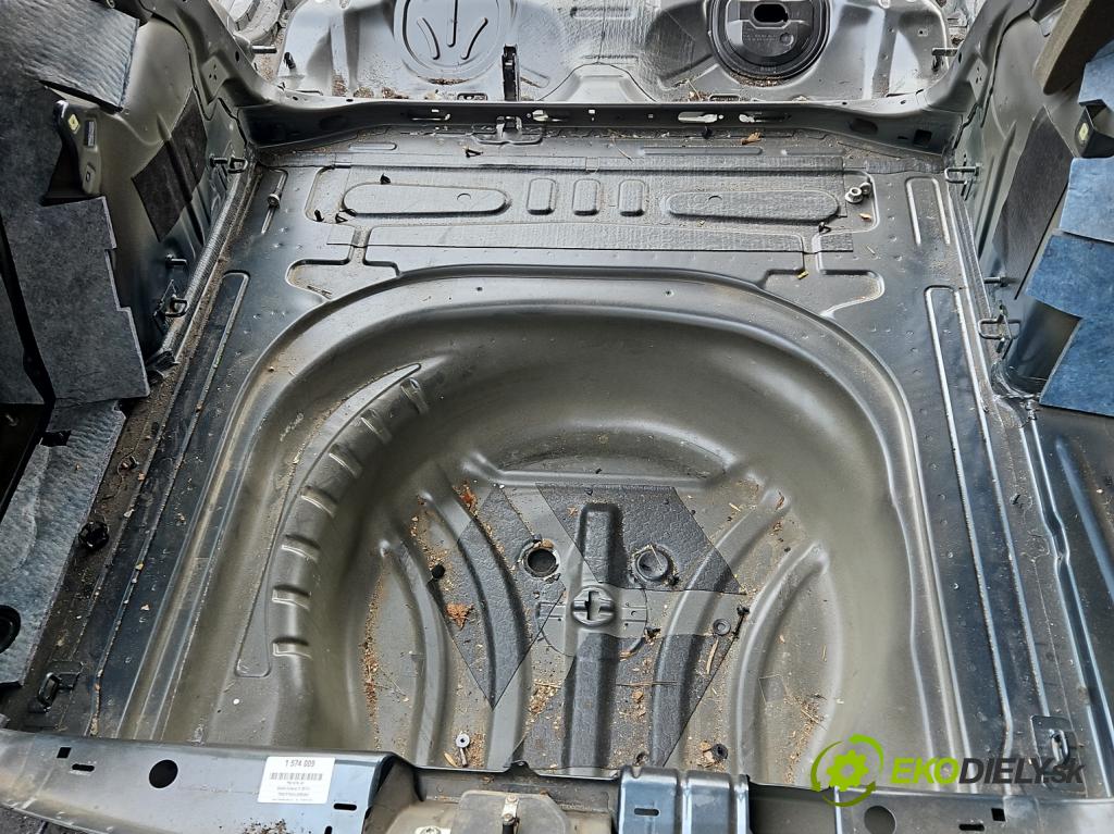 Skoda Octavia III 2013- 1.5 TSI 150 hp manual 110 kW 1498 cm3 5- stěna zadní