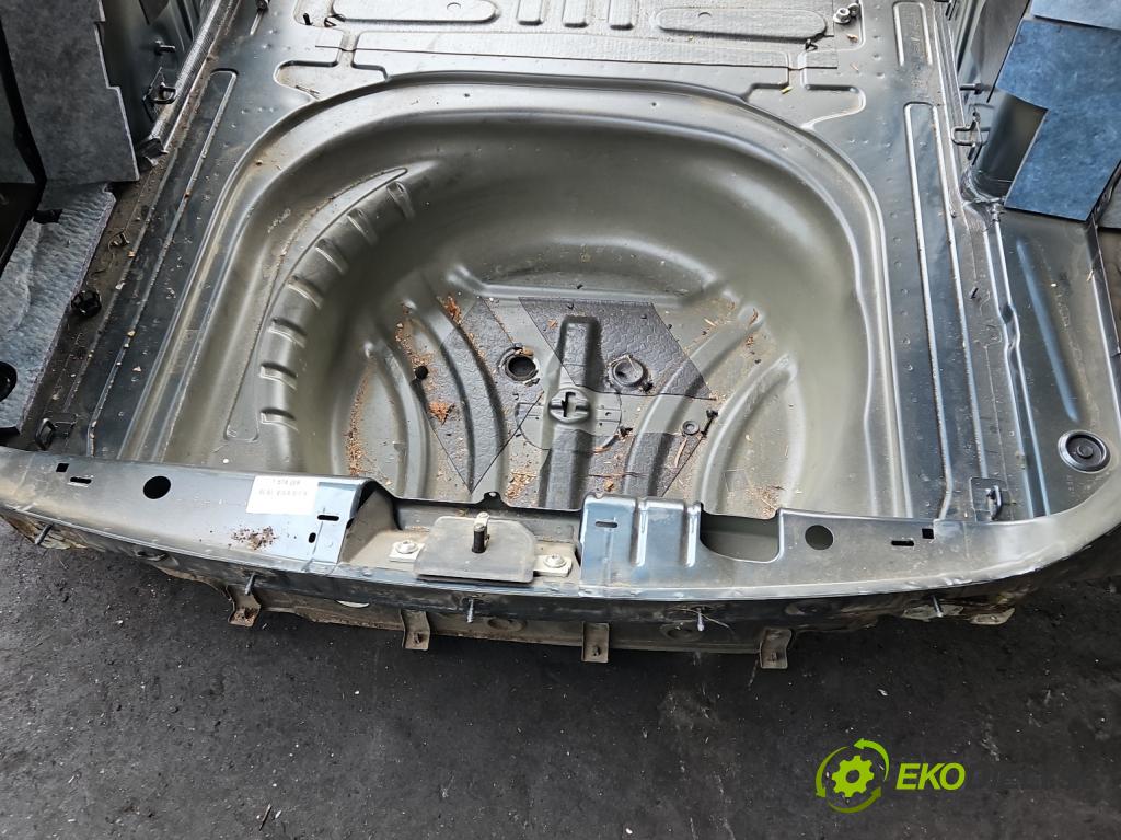 Skoda Octavia III 2013- 1.5 TSI 150 hp manual 110 kW 1498 cm3 5- stěna zadní