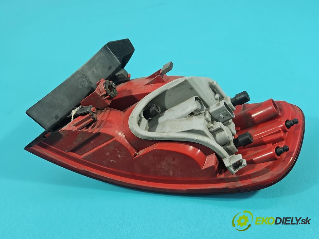 Audi A4 B8 2007-2015 1.8 TFSI 160 hp manual 118 kW 1798 cm3 5- světlo zadní levé  (Klika dveří ostatní)