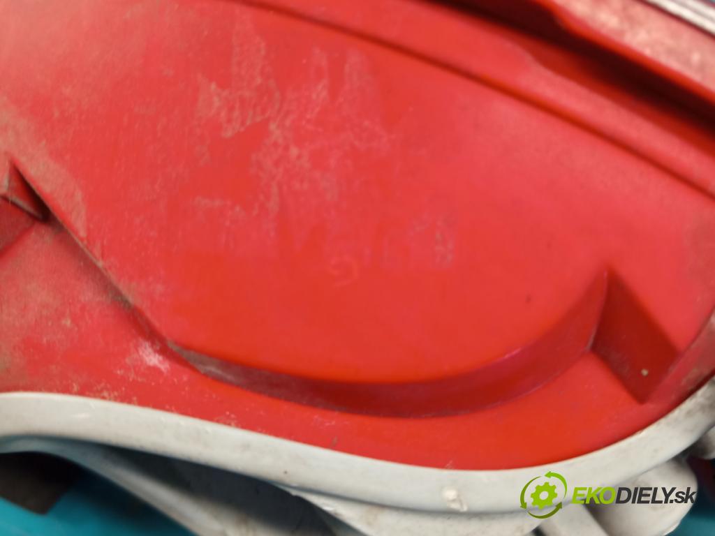 Audi A4 B8 2007-2015 1.8 TFSI 160 HP manual 118 kW 1798 cm3 5- svetlo / reflektor zadné pravé 219702 (Kľučka dverí ostatné)