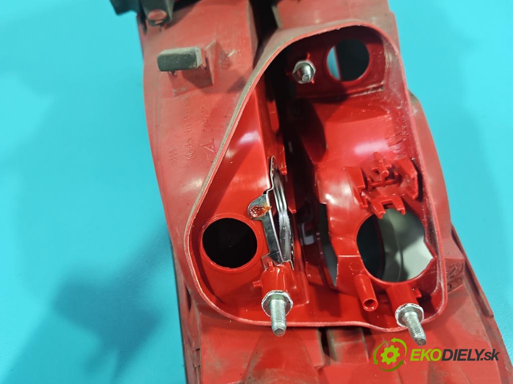 Audi A4 B8 2007-2015 1.8 TFSI 160 HP manual 118 kW 1798 cm3 5- svetlo / reflektor zadné pravé 219702 (Kľučka dverí ostatné)