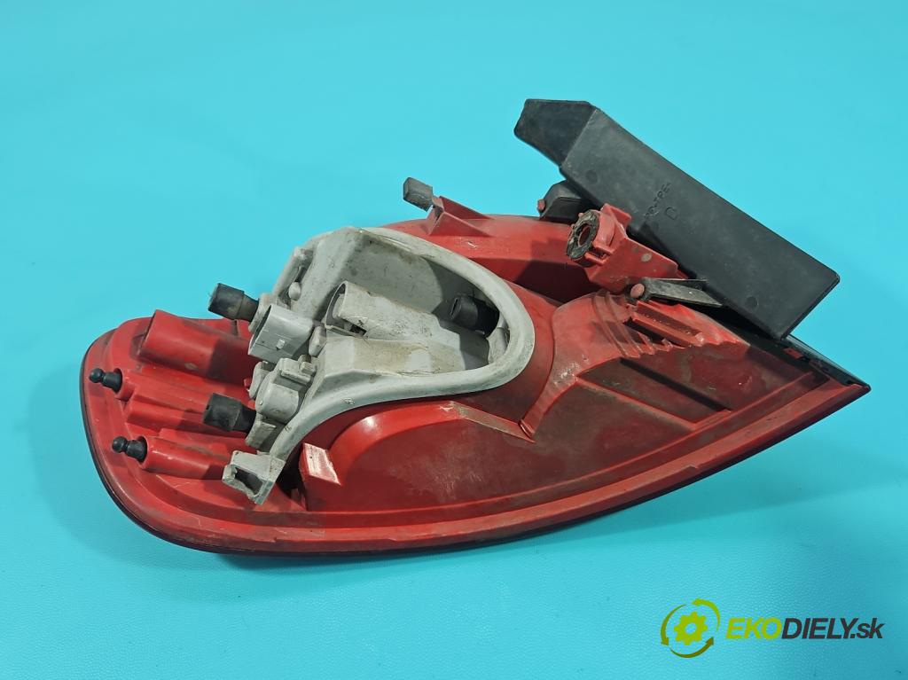 Audi A4 B8 2007-2015 1.8 TFSI 160 HP manual 118 kW 1798 cm3 5- svetlo / reflektor zadné pravé 219702 (Kľučka dverí ostatné)