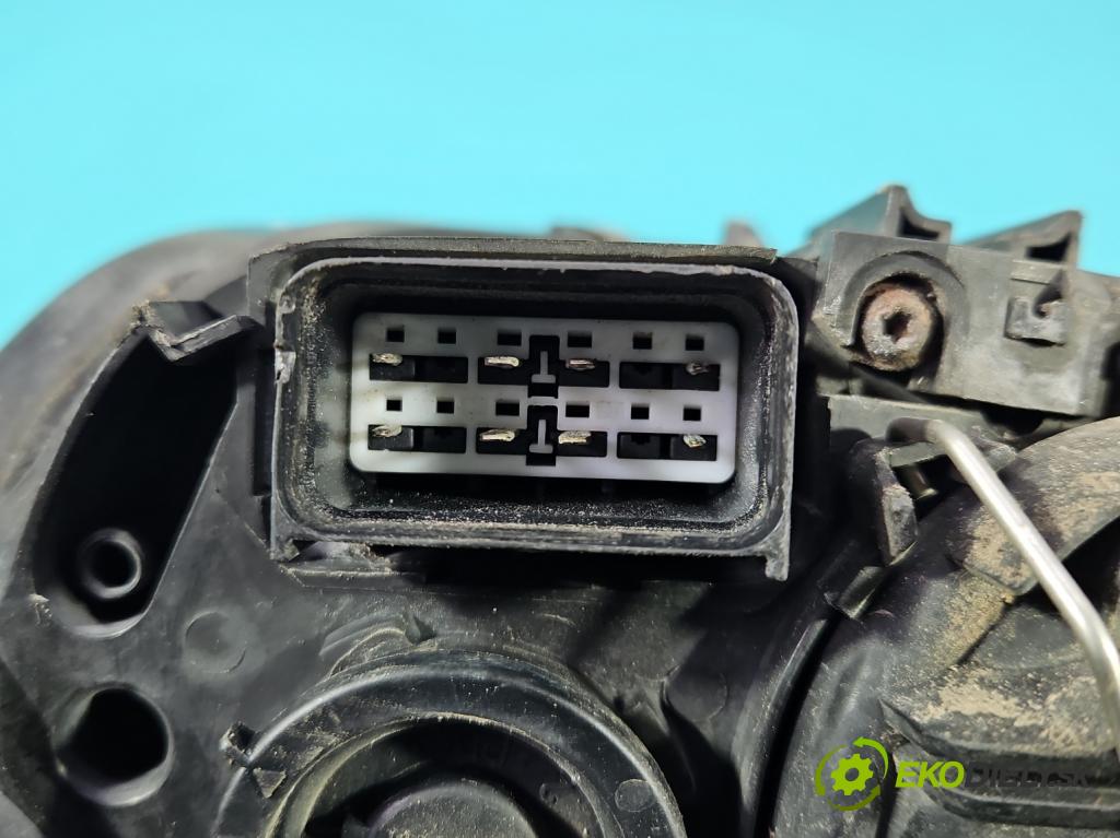 Volvo S40 II 2004-2012 2.0 hdi 136 HP manual 100 kW 1997 cm3 4- Reflektor: pravý 30698874 (Svetlo predné pravé)