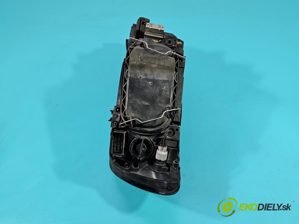 Volvo S40 II 2004-2012 2.0 hdi 136 HP manual 100 kW 1997 cm3 4- Reflektor: pravý 30698874 (Svetlo predné pravé)