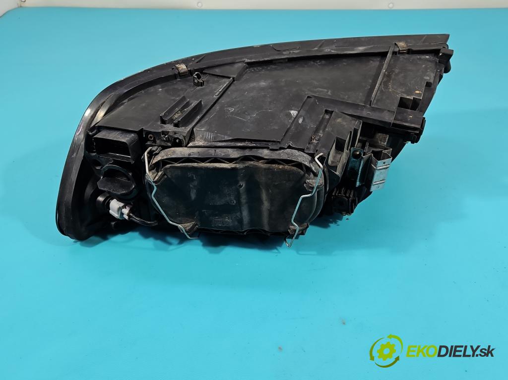 Volvo S40 II 2004-2012 2.0 hdi 136 HP manual 100 kW 1997 cm3 4- Reflektor: pravý 30698874 (Svetlo predné pravé)