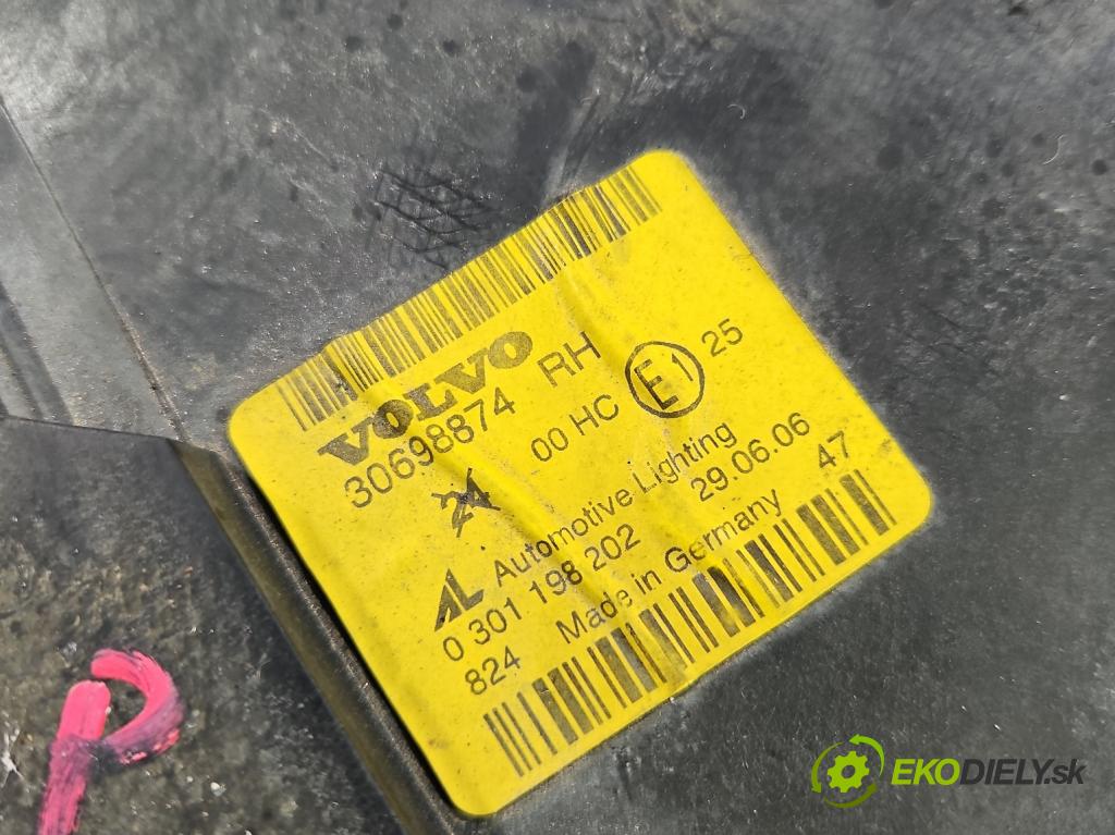 Volvo S40 II 2004-2012 2.0 hdi 136 HP manual 100 kW 1997 cm3 4- Reflektor: pravý 30698874 (Svetlo predné pravé)