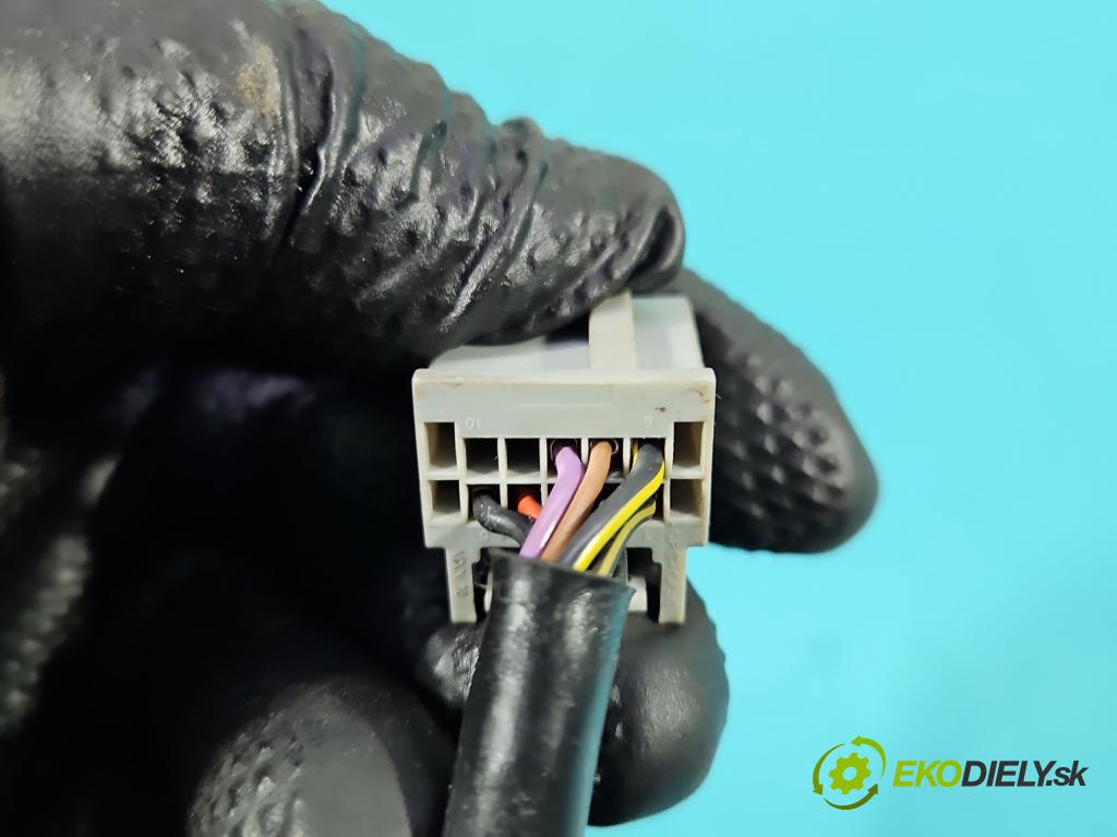 Ford C-Max II 2010-2019 1.0 EcoBoost: 125 HP manual 92 kW 998 cm3 5- zrkadlo ľavé 212836405 (Kľučka dverí ostatné)