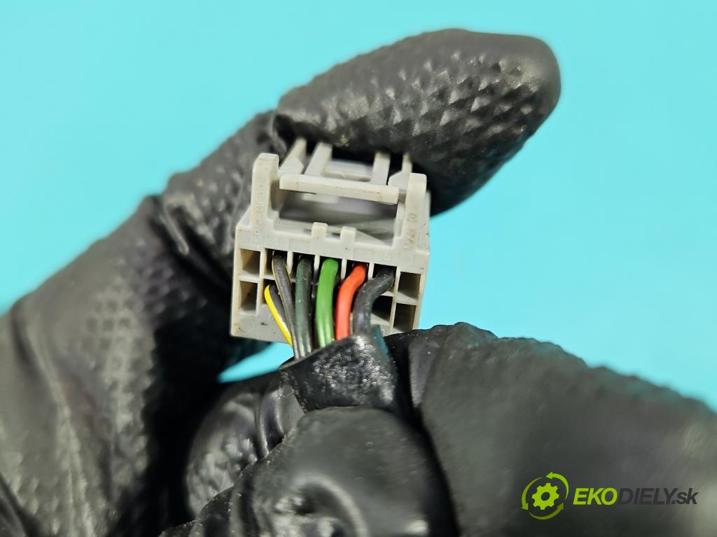 Ford C-Max II 2010-2019 1.0 EcoBoost: 125 HP manual 92 kW 998 cm3 5- zrkadlo ľavé 212836405 (Kľučka dverí ostatné)