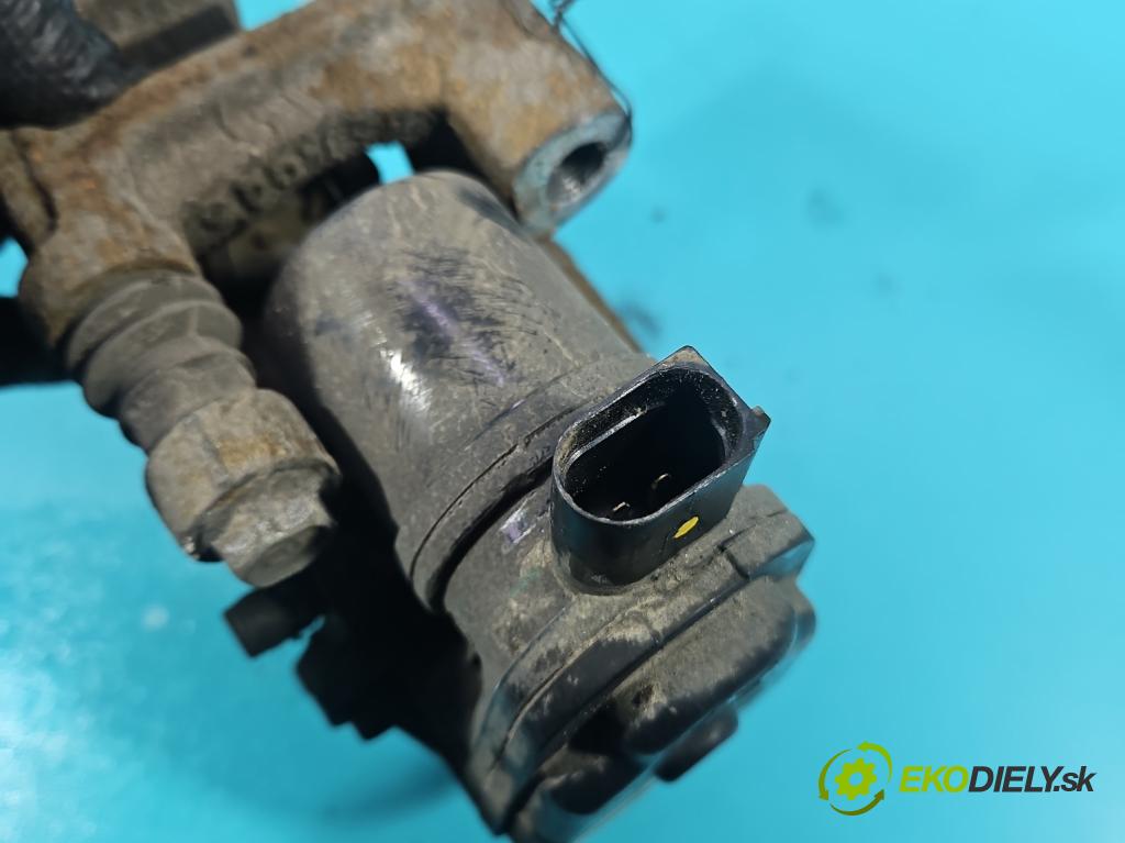 Kia Optima IV 2015-2020 1.6 T-GDI 180 hp automatic 132.4 kW 1591 cm3 4- brzdič zadní levý  (Klika dveří ostatní)