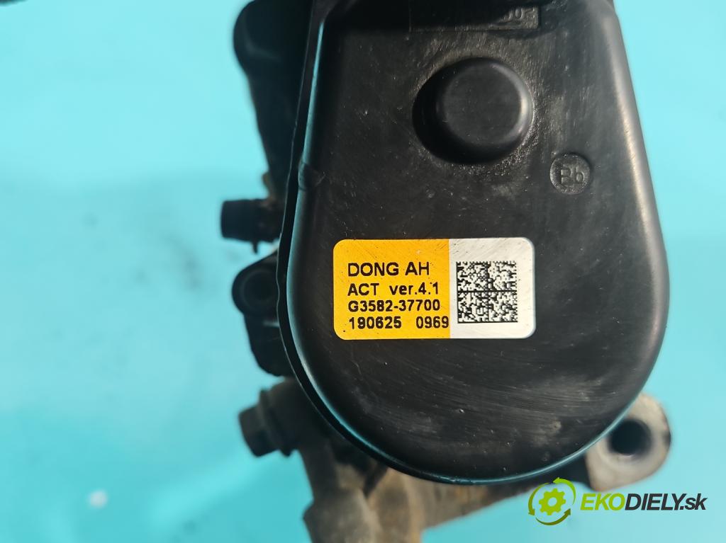 Kia Optima IV 2015-2020 1.6 T-GDI 180 hp automatic 132.4 kW 1591 cm3 4- brzdič zadní levý  (Klika dveří ostatní)