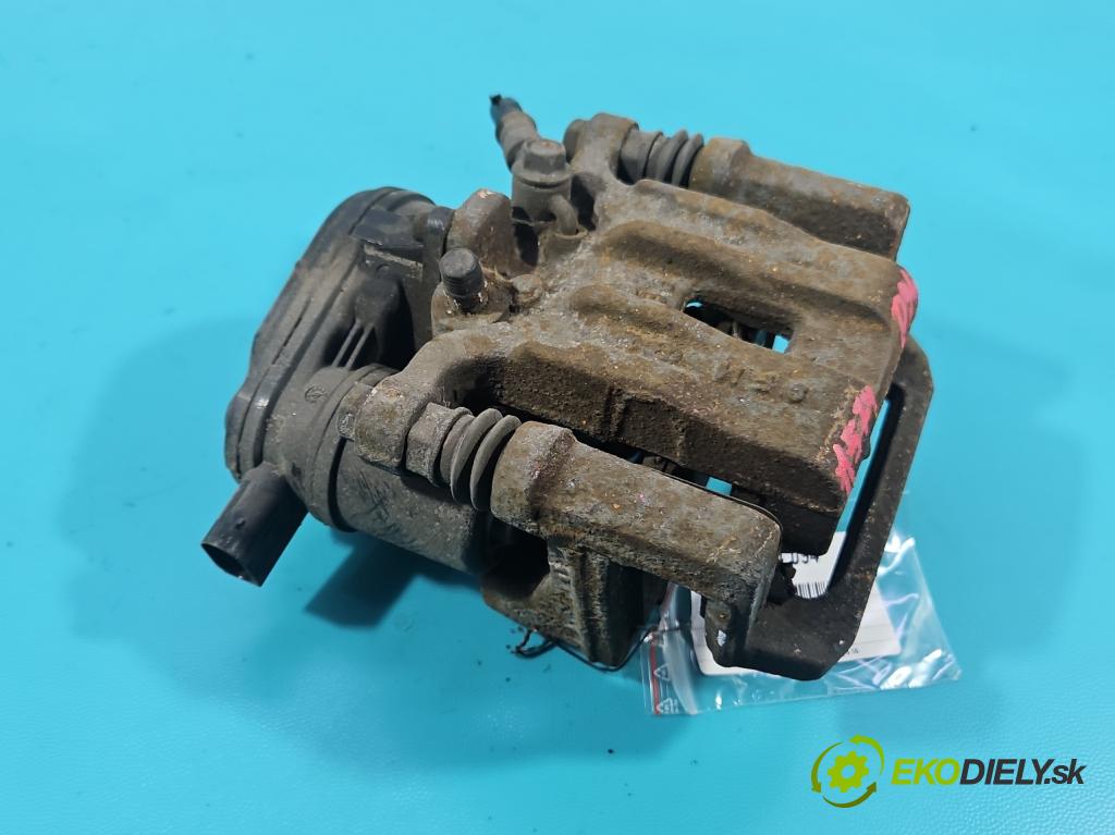 Kia Optima IV 2015-2020 1.6 T-GDI 180 hp automatic 132.4 kW 1591 cm3 4- brzdič zadní levý  (Klika dveří ostatní)