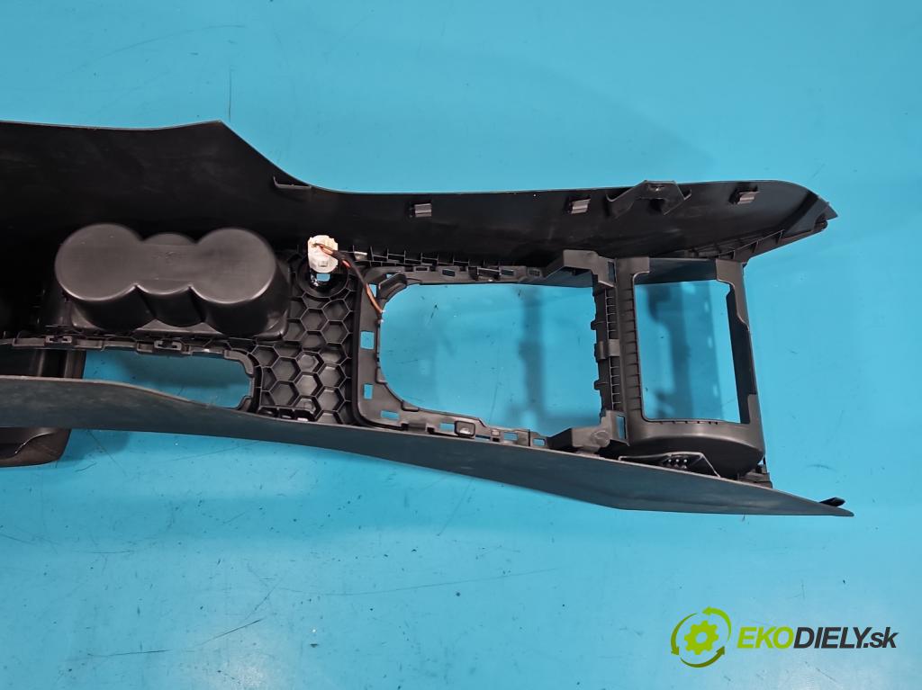 Skoda Octavia III 2013- 1.5 TSI 150 HP manual 110 kW 1498 cm3 5- operadlo 5E1863241 (Lakťová opierka)