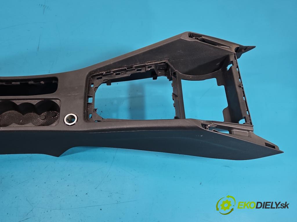 Skoda Octavia III 2013- 1.5 TSI 150 HP manual 110 kW 1498 cm3 5- operadlo 5E1863241 (Lakťová opierka)