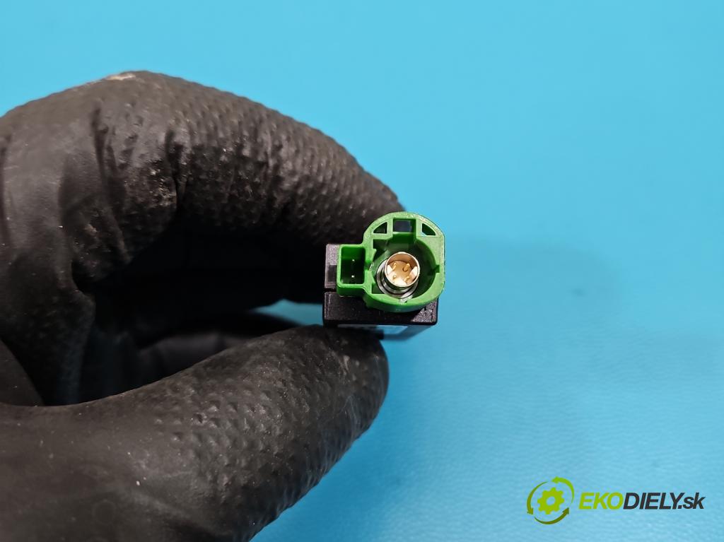 Skoda Octavia III 2013- 1.5 TSI 150 HP manual 110 kW 1498 cm3 5- zásuvka USB 5Q0035726E