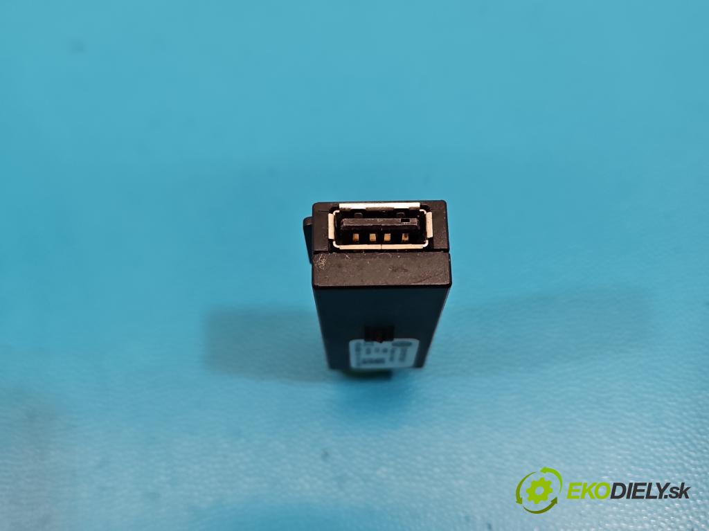 Skoda Octavia III 2013- 1.5 TSI 150 HP manual 110 kW 1498 cm3 5- zásuvka USB 5Q0035726E