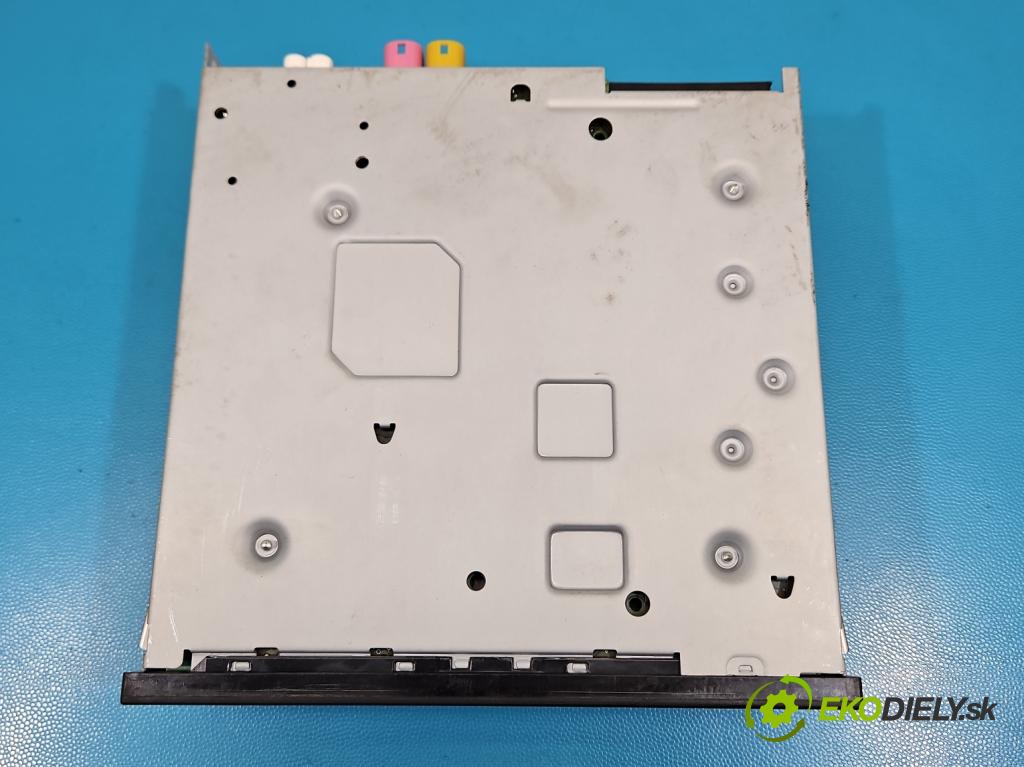 Skoda Octavia III 2013- 1.5 TSI 150 hp manual 110 kW 1498 cm3 5- Navigace: čtečka 565035840