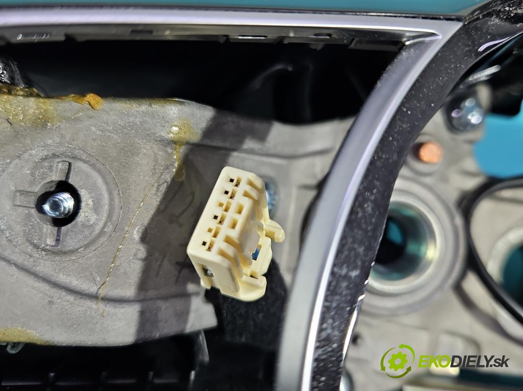 Kia Optima IV 2015-2020 1.6 T-GDI: 180 HP automatic 132.4 kW 1591 cm3 4- volant 190813-204544 (Volant)