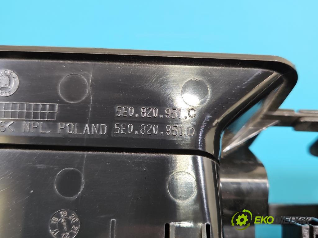 Skoda Octavia III 2013- 1.5 TSI 150 HP manual 110 kW 1498 cm3 5- Mřížka: kúrenia stredová 5E0820951C (Mriežka kúrenia (fukár))