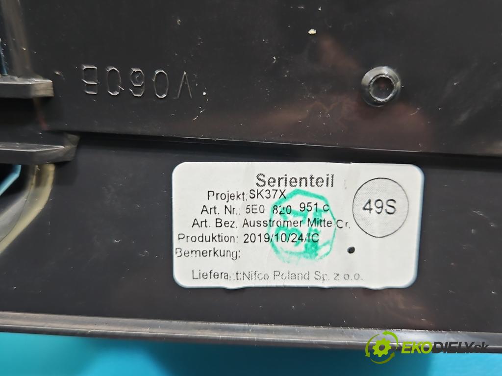 Skoda Octavia III 2013- 1.5 TSI 150 HP manual 110 kW 1498 cm3 5- Mřížka: kúrenia stredová 5E0820951C (Mriežka kúrenia (fukár))