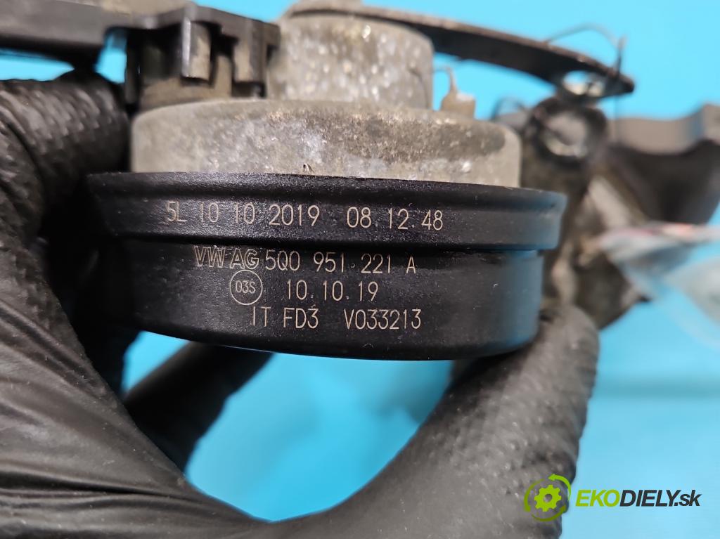 Skoda Octavia III 2013- 1.5 TSI 150 HP manual 110 kW 1498 cm3 5- Klakson: 5Q0951221A