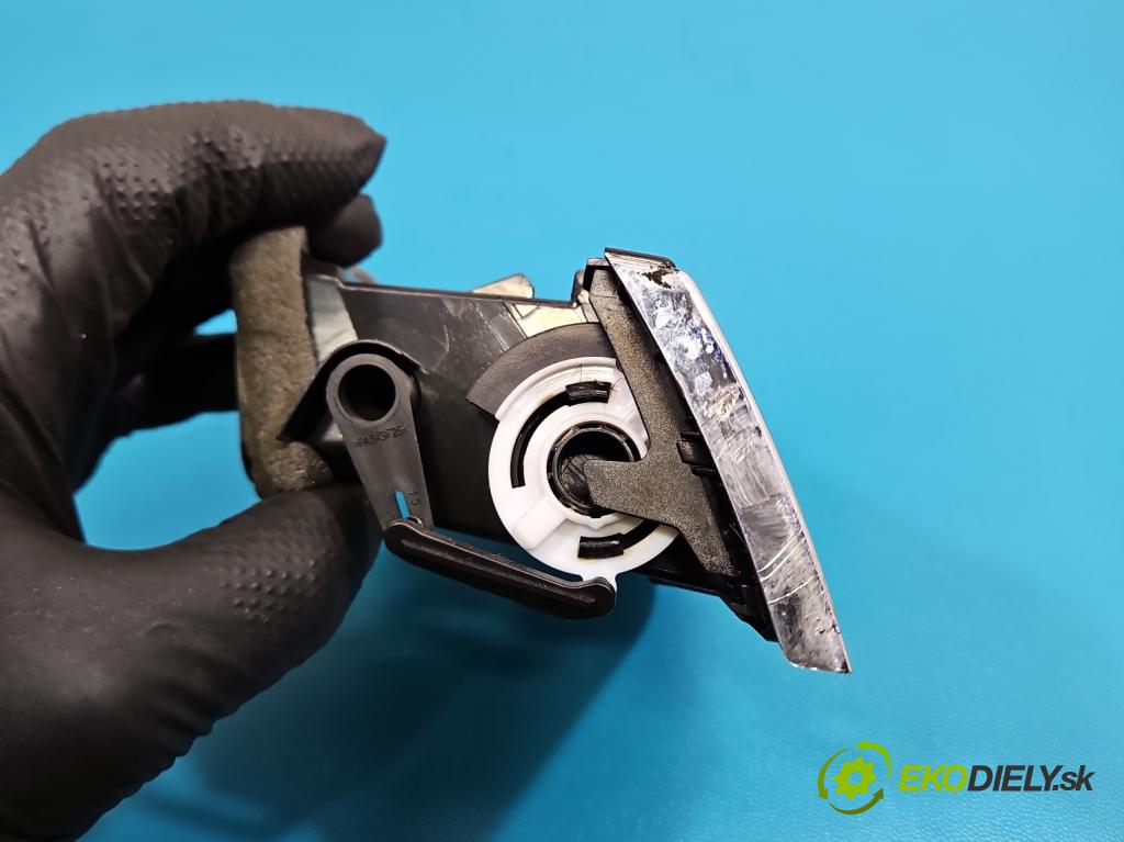 Skoda Octavia III 2013- 1.5 TSI 150 HP manual 110 kW 1498 cm3 5- Mřížka: kúrenia ostatné 5E0819701E